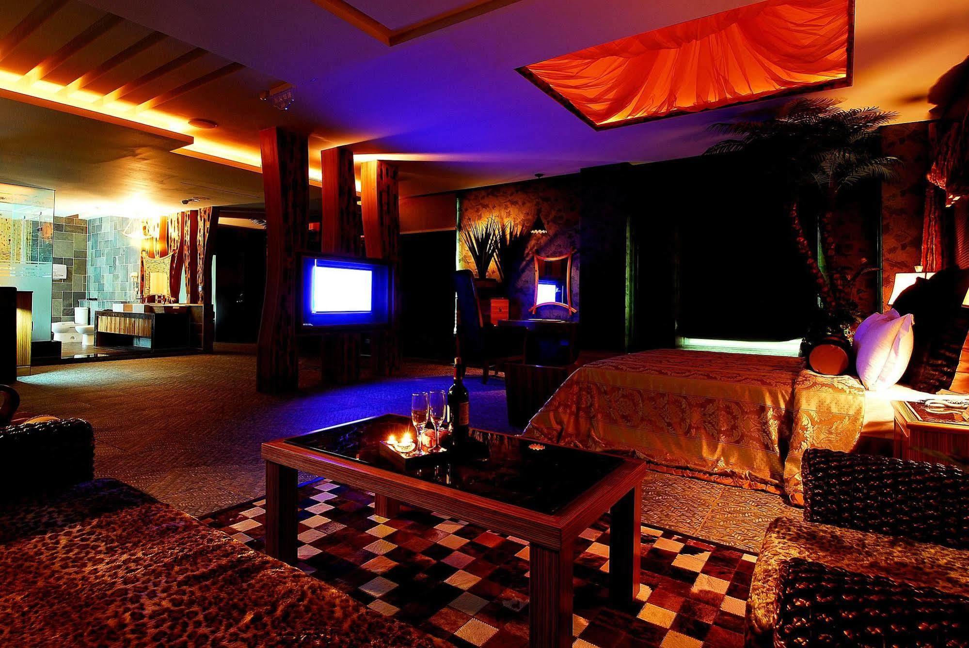 All-Ur Boutique Motel -Chia Yi Branch Chiayi City Exterior photo