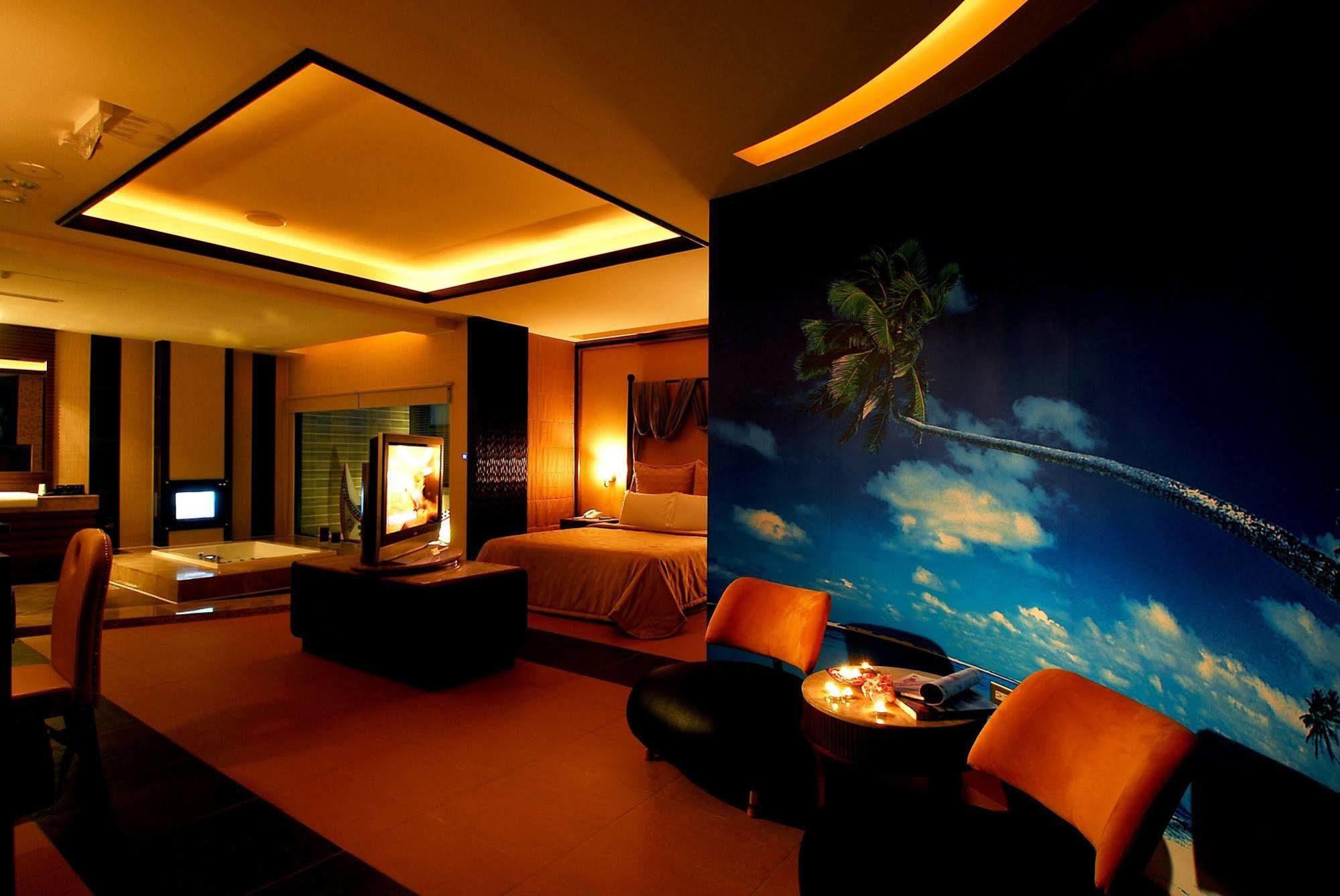 All-Ur Boutique Motel -Chia Yi Branch Chiayi City Exterior photo