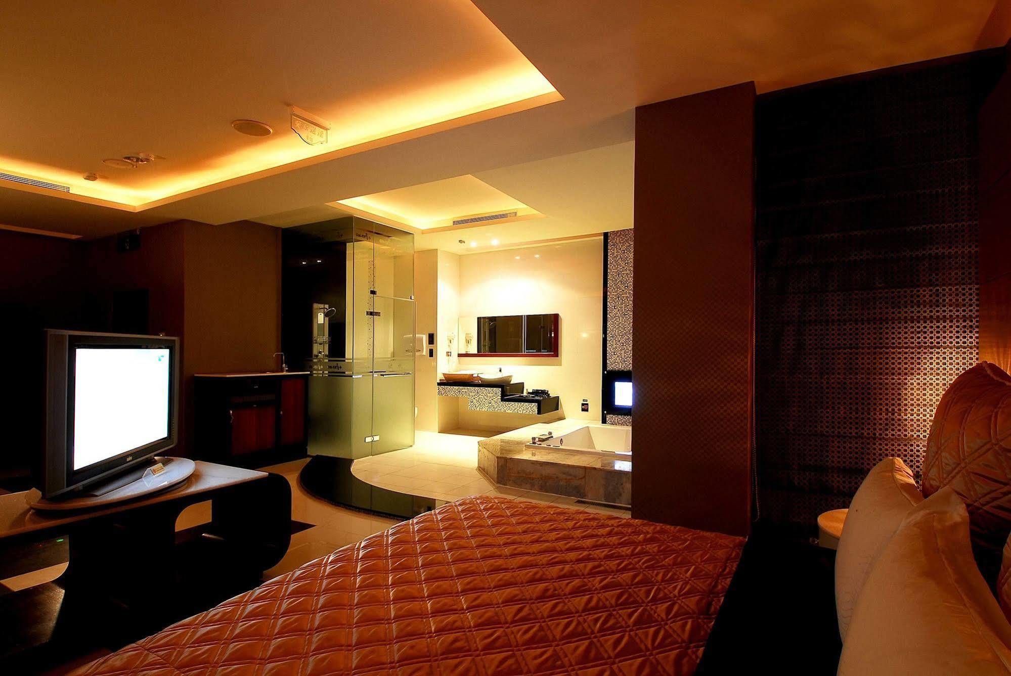 All-Ur Boutique Motel -Chia Yi Branch Chiayi City Exterior photo