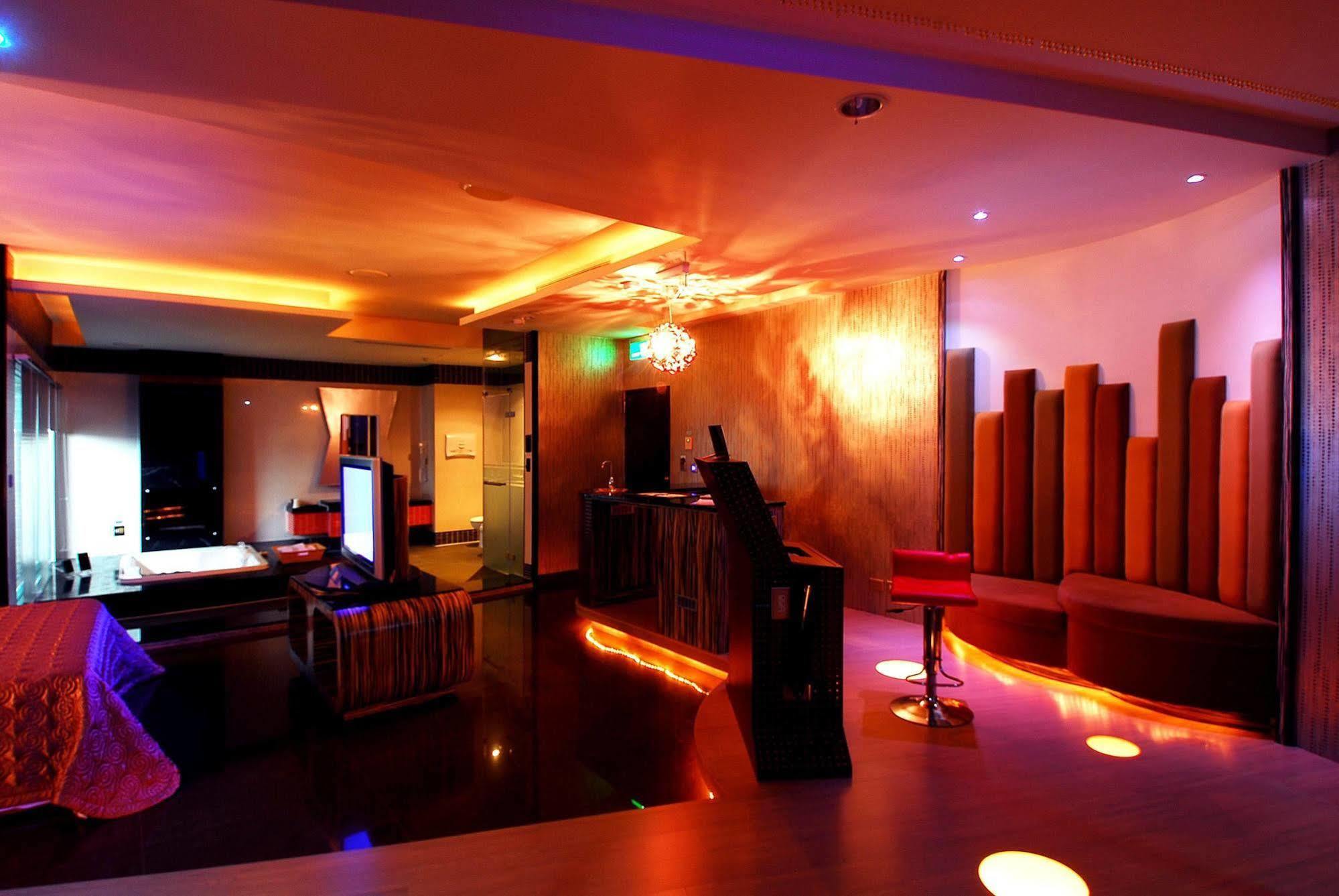 All-Ur Boutique Motel -Chia Yi Branch Chiayi City Exterior photo