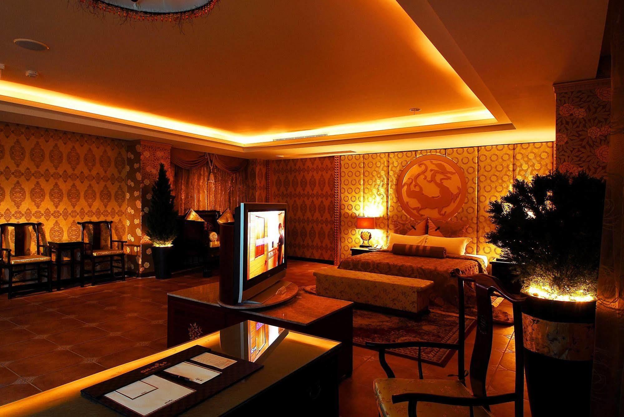All-Ur Boutique Motel -Chia Yi Branch Chiayi City Exterior photo